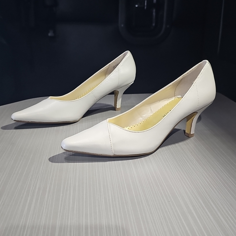 Bella Vita Shoes Heel Shoes Wow Leather Pumps In Lt Gray Women's 6.5 EUC